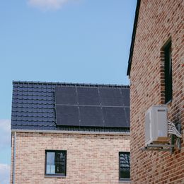 Gecombineerde energieoplossingen voor woning met warmtepomp en zonnepanelen