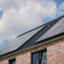 Zonnepanelen installatie op woning in Maaseik