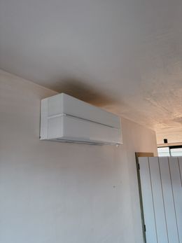 Foto van een energieinstallatie door EcoHeat Innovations. Onze installaties passen perfect in jouw visie of interieur.
